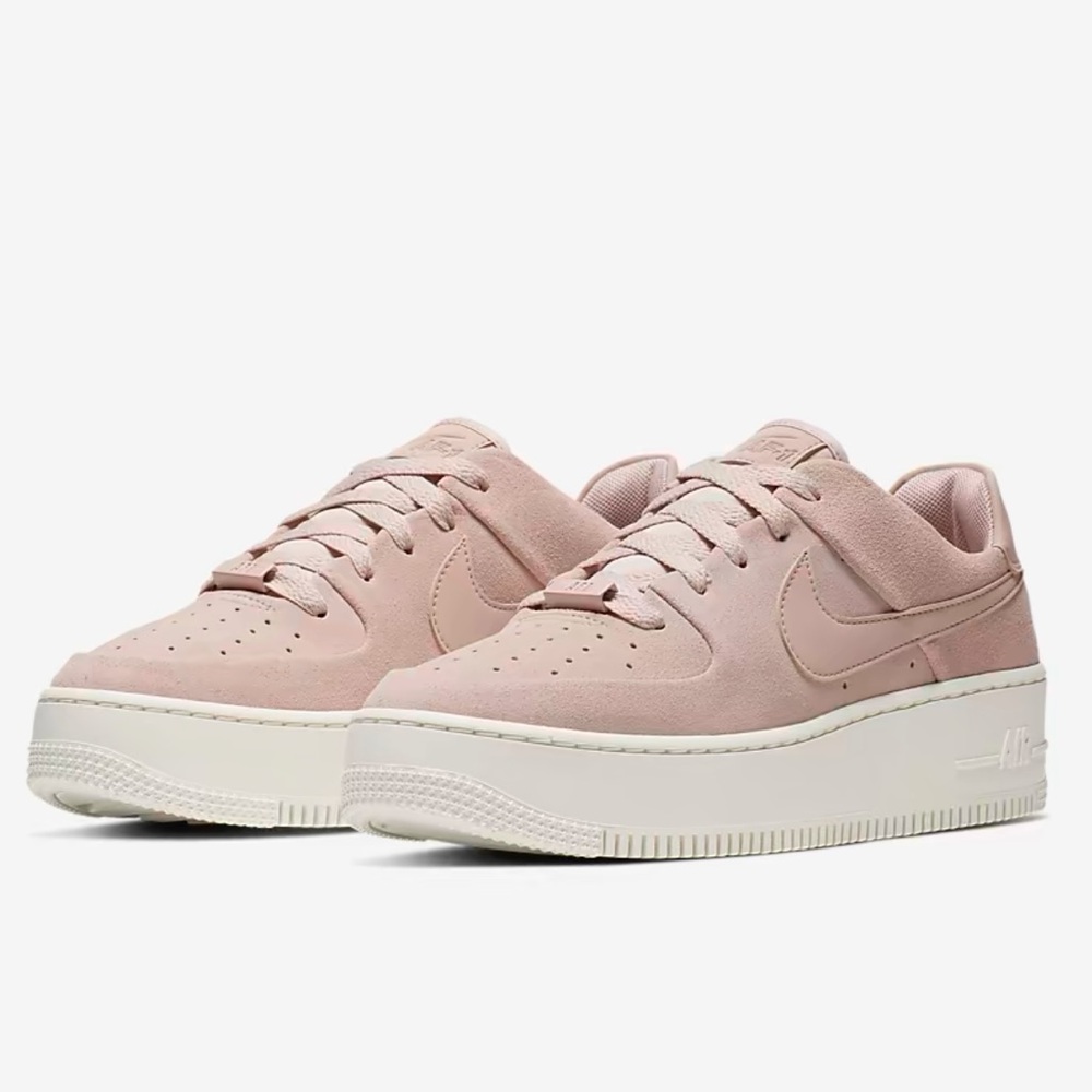 Nike WMNS Air Force 1 Sage Low
Platform Sneakers
Particle Beige/Phant
AR5339-201 - Picture 14 of 16